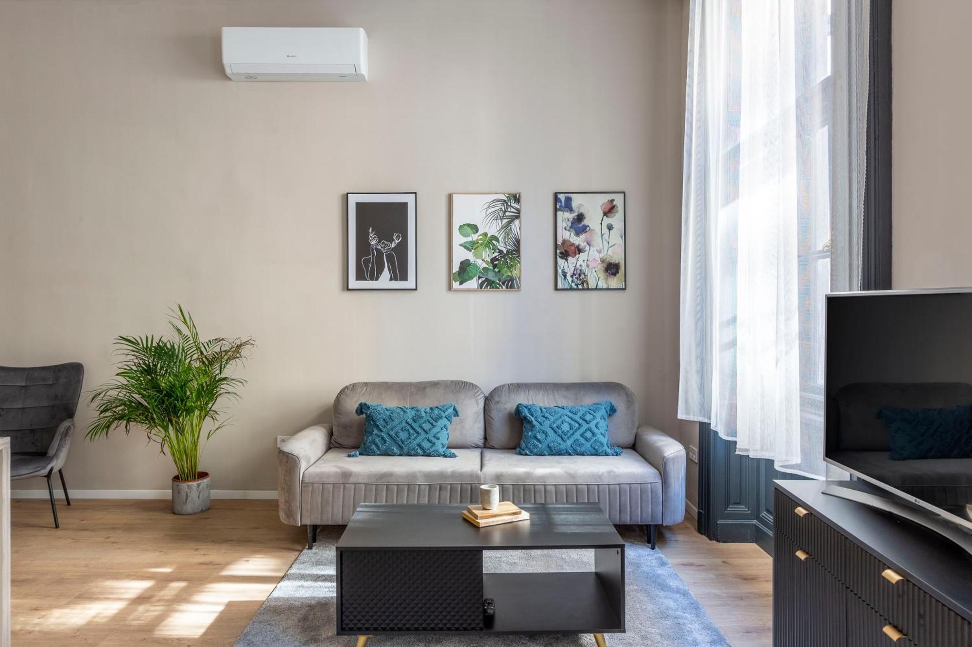 Luxurious & Spacious Central Apartment In The Kertesz Street — Photos 1