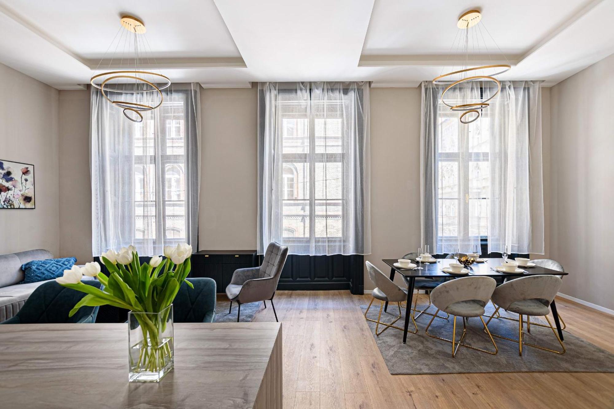 Luxurious & Spacious Central Apartment In The Kertesz Street — Photos 2